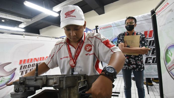 Kontes mekanik dan service advisor AHASS Honda