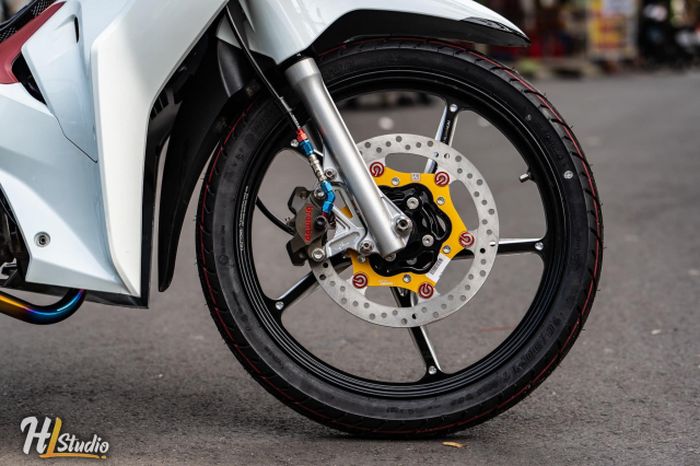 Rem depan pakai set Brembo dan peleknya diganti baru