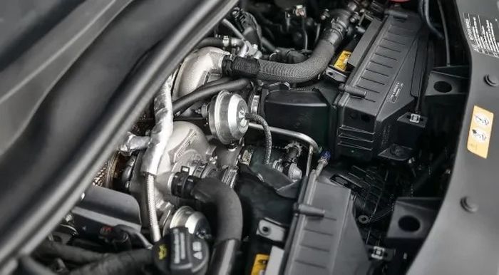Modifikasi Mercedes-Benz V-Class cangkok mesin  M177 kapasitas 4.000 cc twin-turbo