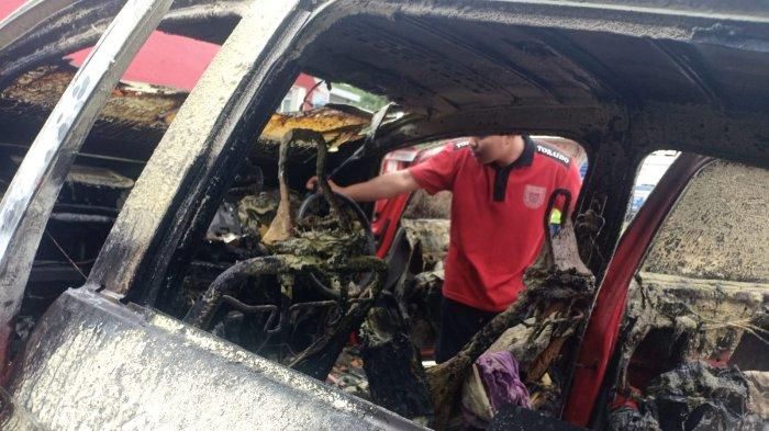 Kondisi Honda Jazz GK5 usai terbakar saat antre Pertalite di SPBU AW Syahranie Samarinda, Kalimantan Timur