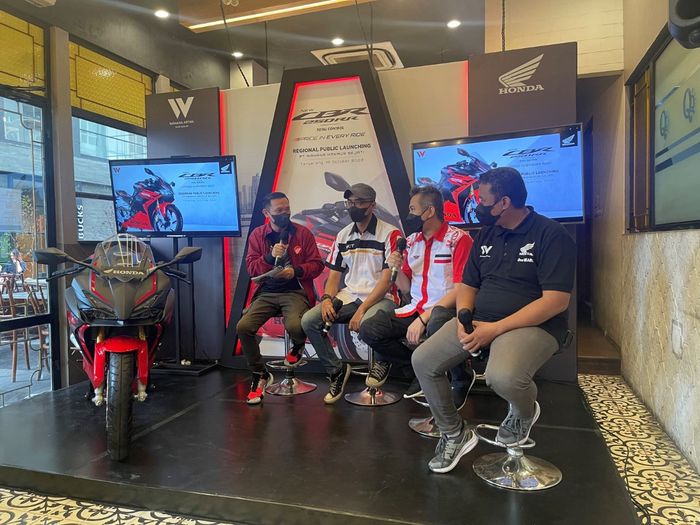 Sesi product knowledge dan tanya jawab seputar Honda New CBR250RR