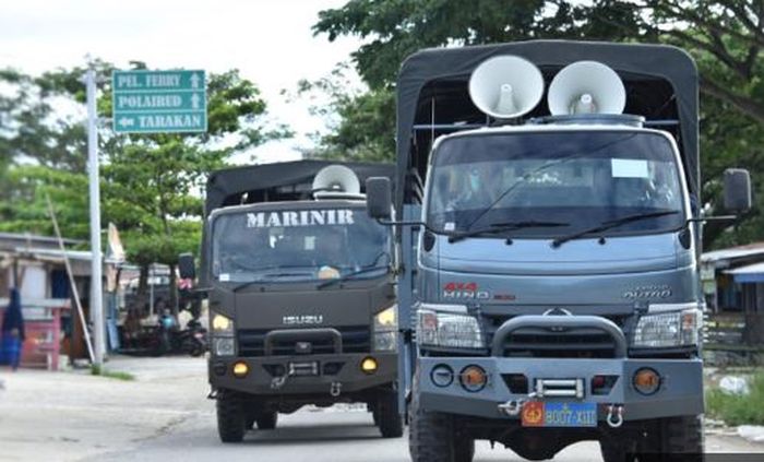 Kendaraan dinas TNI-AL.