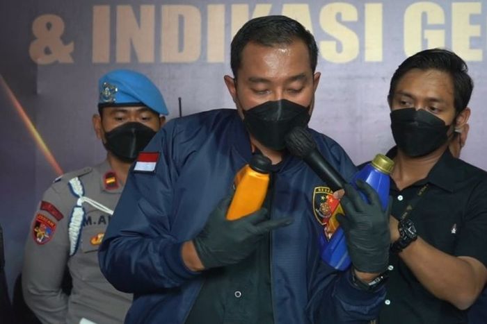 Oli palsu merek AHM dan Yamalube yang diamankan Ditreskrimsus Polda Jateng