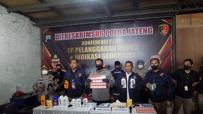 Ditreskrimsus Polda Jateng gerebek tiga pabrik oli palsu merek AHM dan Yamalube di Demak, dan dua di Semarang