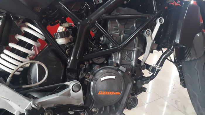Cuci premium akan membersihkan lebih detail ketimbang cuci motor biasa