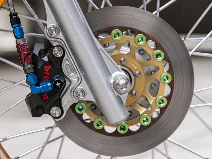 Sektor kaki-kaki mendapatkan pelek jari-jari dan pengereman mewah