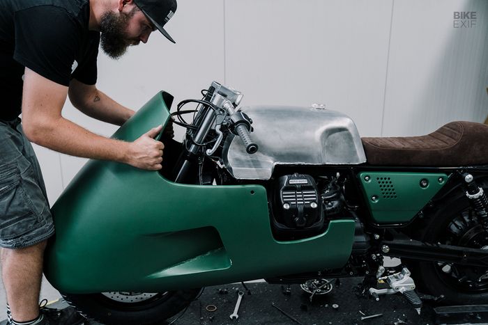 Fairing dan tangki dibuat dari pelat aluminium