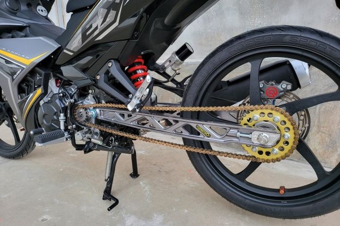 Swingarm pakai Hypertech dan suspensinya YSS G-Racing