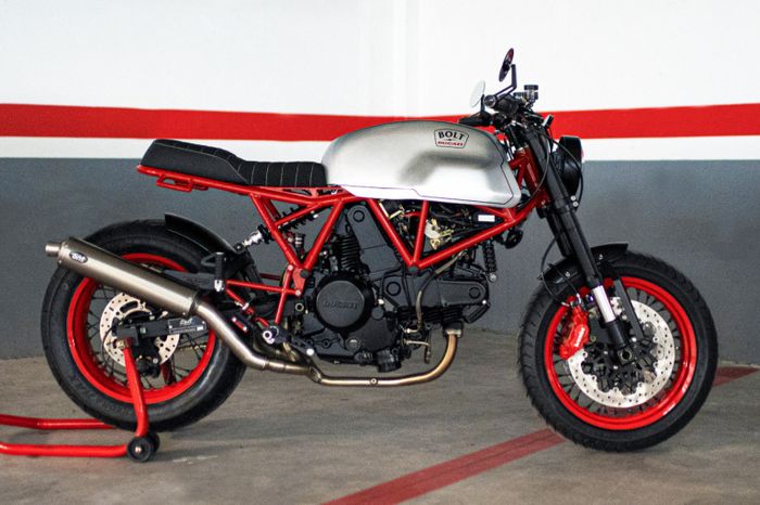 Ducati 750SS cafe racer yang tampil mempesona