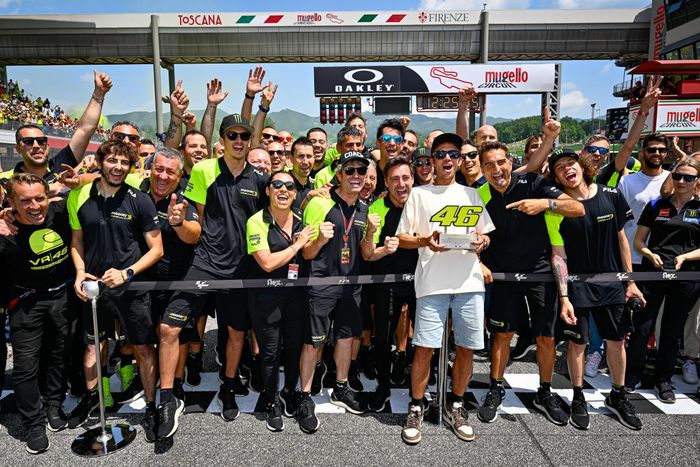 Valentino Rossi dan tim Mooney VR46 Racing Team di MotoGP Italia 2022 di sirkuit Mugello