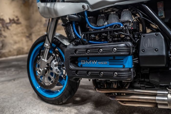 Sektor mesin diberi filter pod dan exhaust system kustom