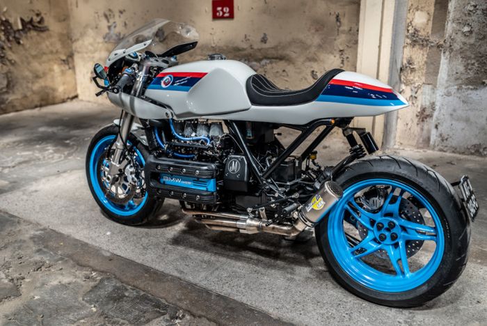 Subframe dirombak dan dipasangi buntut khas cafe racer