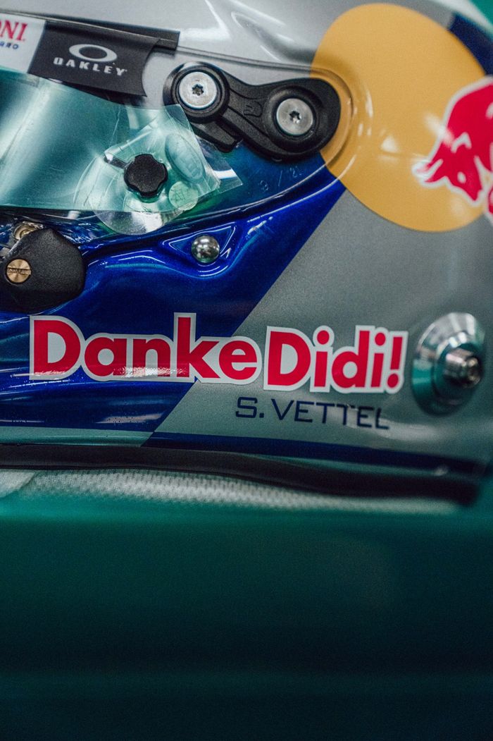 Helm spesial Sebastian Vettel, penghormatan kepada Dietrich Mateschitz