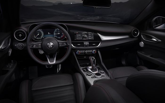Interior Alfa Romeo Giulia dapat instrumen digital baru.
