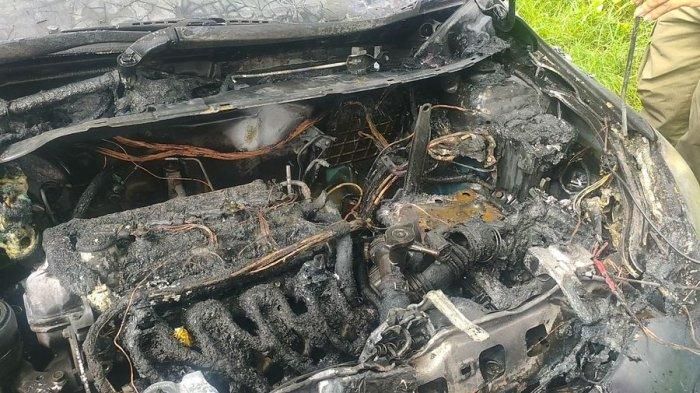 Kondisi mesin Toyota Vios yang hangus usai terbakar