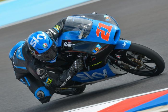 Francesco Bagnaia ketika menggunakan nomor start 21 di kelas Moto3 2014