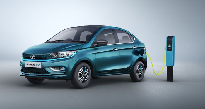 Tata Tigor EV dapat baterai 26 kWh yang bisa dicas hingga 80% dalam waktu klaim 65 menit.