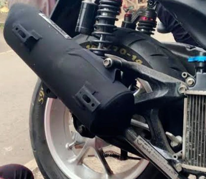 Ilustrasi knalpot kondoman