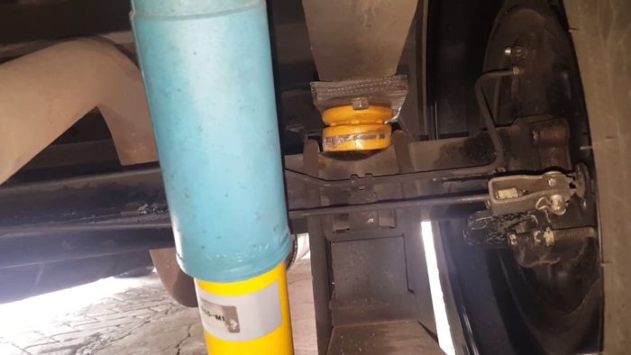 Stopper dan shockbreaker berperan penting menahan ayunan mobil