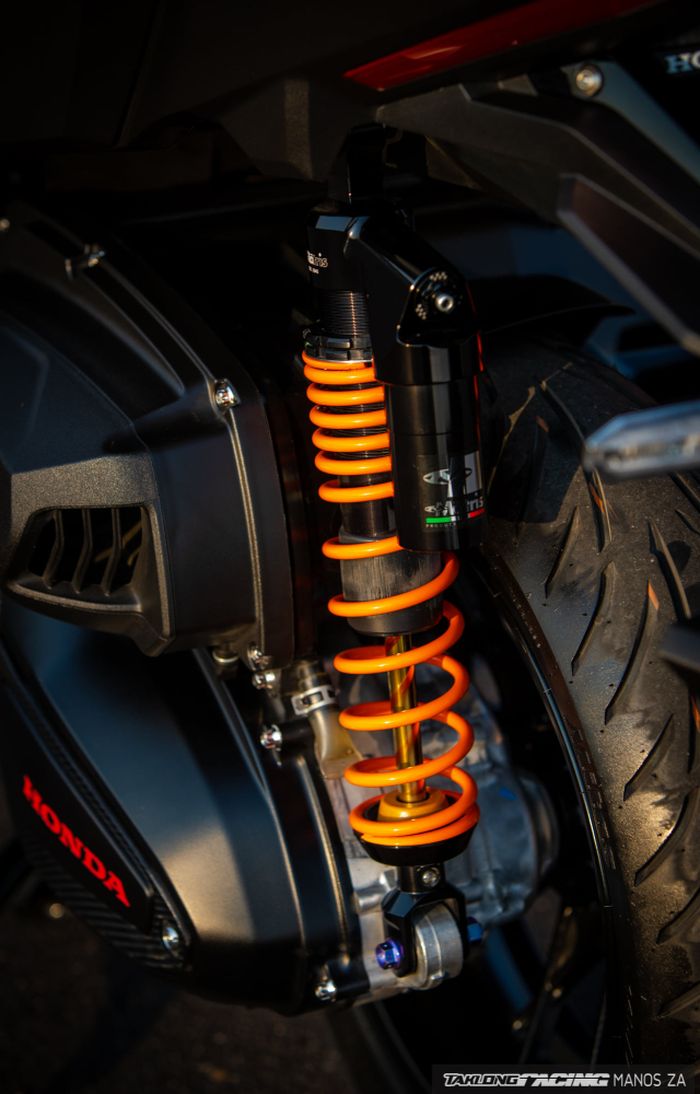 Suspensi belakang mengandalkan shock Matris