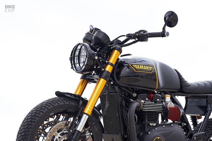 Headlamp masih standar namun diberi grill biar gagah