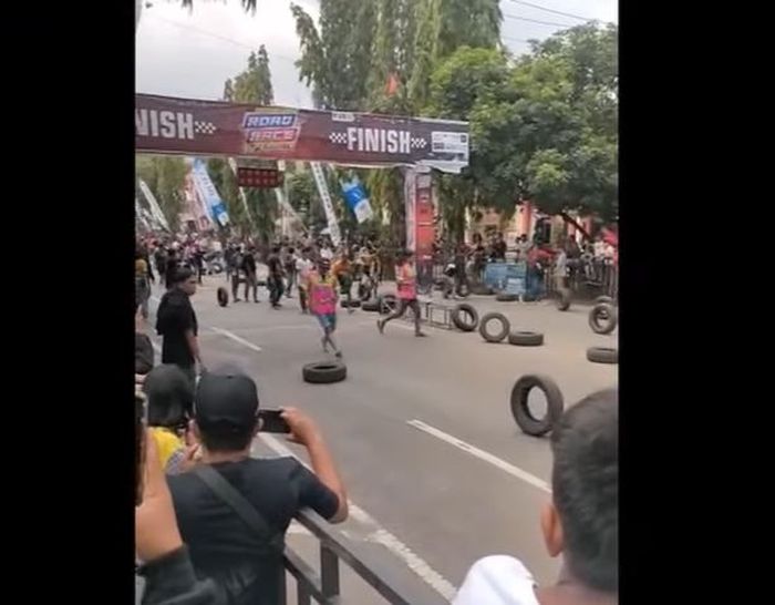 Road Race Bupati Cup Sumenep dibubarkan paksa takmir dan remaja masjid Jamik