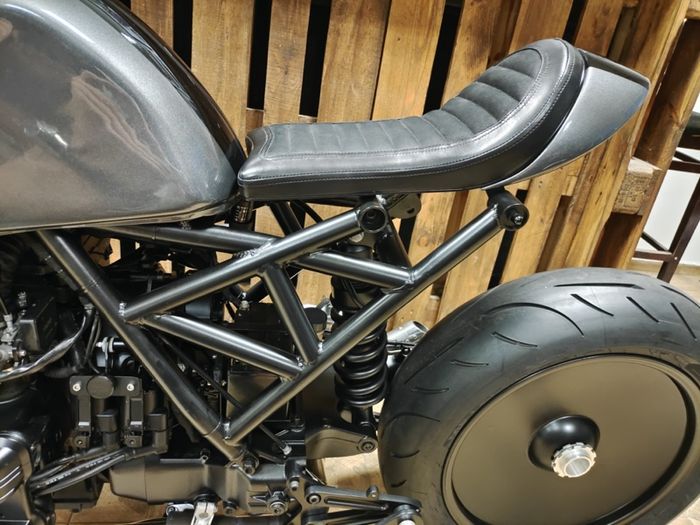 Subframe dirombak jadi model tralis dan dipasangi buntut minimalis