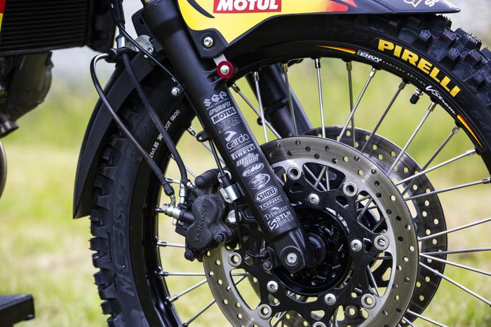 Kedua rodanya mendapat upgrade ukuran