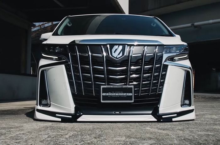Tampilan depan modifikasi Toyota Alphard bagged dipasangi body kit minimalis