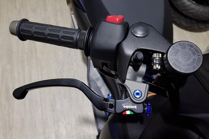 Kedua master rem diganti dengan Brembo RCS Corsa Corta