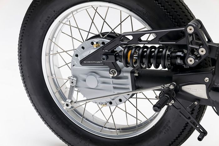 Posisi suspensi belakang kini bermodel horizontal dan memakai shock YSS