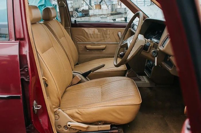 Interior Toyota Corolla DX 1981 dijual @garasisalemba_