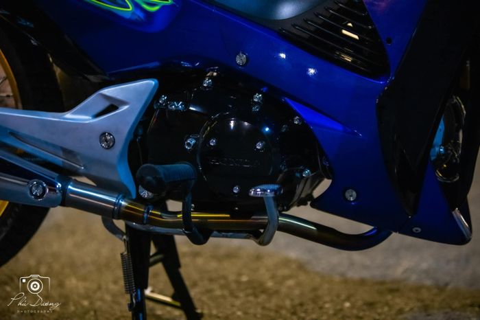 Sektor mesin mendapatkan leher knalpot titanium