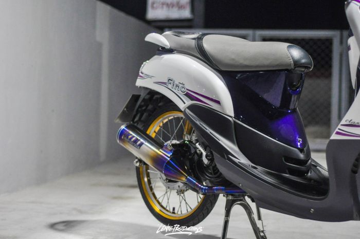 Sektor mesin mendapatkan knalpot Kou titanium