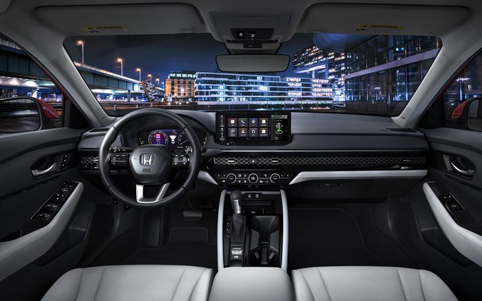 Interior Honda Accord generasi kesebelas menawarkan banyak teknologi canggih.