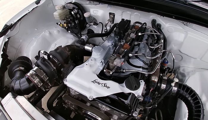 Ruang mesin modifikasi Mitsubishi Triton terlihat rapi dengan sentuhan wiretuck