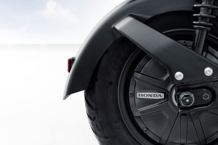 Motor penggerak Honda EM1 e: