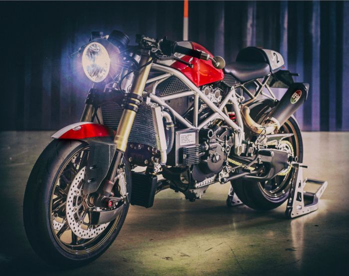 Kaki-kaki mendapatkan garpu Ducati Panigale 1299 dan shock belakang YSS