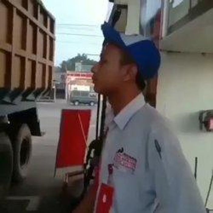 Operator SPBU Rawalo Banyumas yang diduga lakukan pungli sopir truk Rp 50 ribu