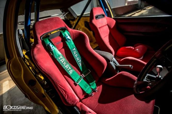 Jok semi bucket Recaro SRIII  di kabin modifikasi Honda Civic Estilo