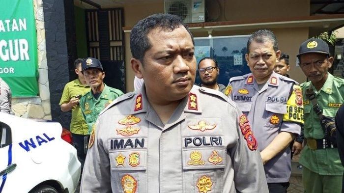 Kapolres Bogor AKBP, Iman Imanuddin, saat ditemui setelah melakukan pemeriksaan saksi-saksi atas kasus pria berinisial US (40) di Bogor yang disebut hidup kembali, Selasa (15/11/2022)