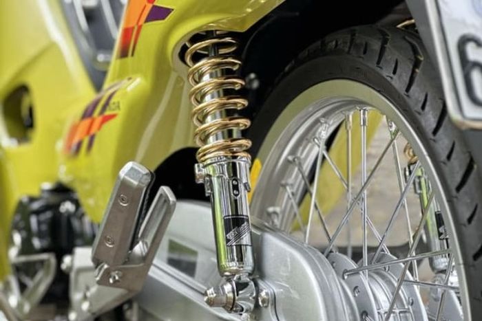 Suspensi belakang pakai shock Takegawa yang mewah