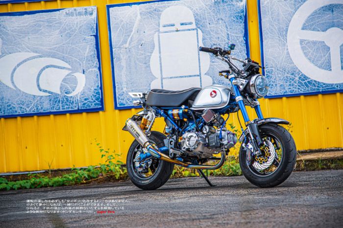 Honda Monkey девушка
