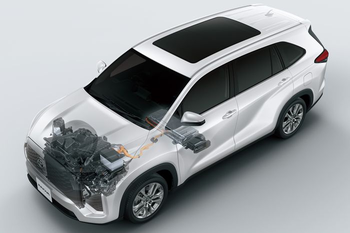 Toyota Kijang Innova Zenix bermesin hybrid dengan penggerak roda depan