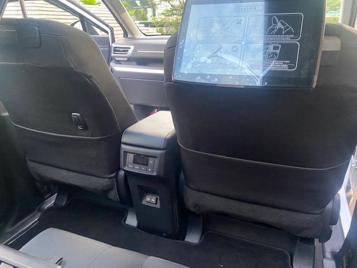 Leg Room Toyota Kijang Innova Zenix Lebih Lega Berkat Memakai Platform Toyota Voxy