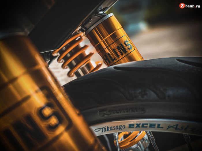 Suspensi belakang pakai shock Ohlins