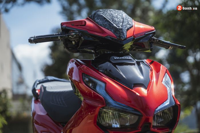 Tuas rem belakang pakai TWM dan topinya dibalut serat karbon