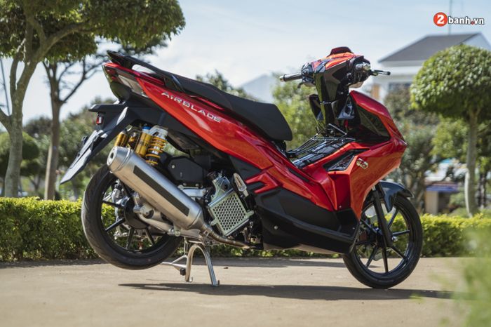 Sektor mesin mendapatkan muffler LeoVince 4Road