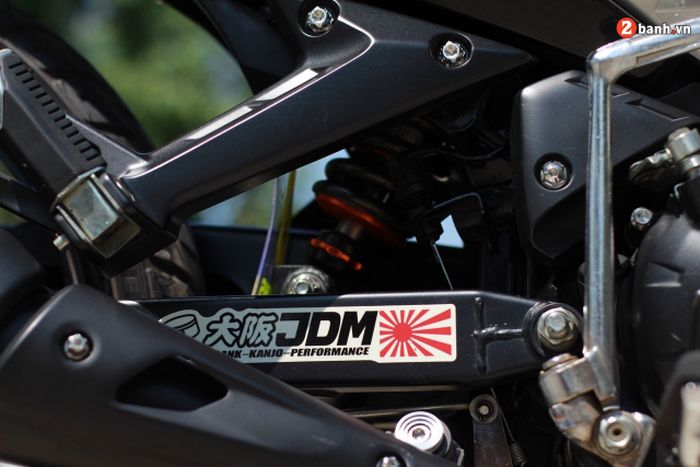 Suspensi belakang memakai shock RPM