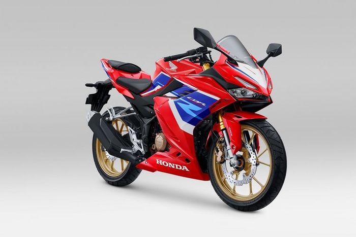 Honda memberikan penyegaran tampilan pada New CBR150R dengan perubahan stripping.